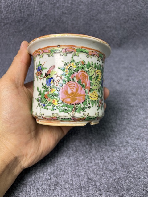 古玩陶瓷廣彩人物故事紋小花盆真品鑒賞圖