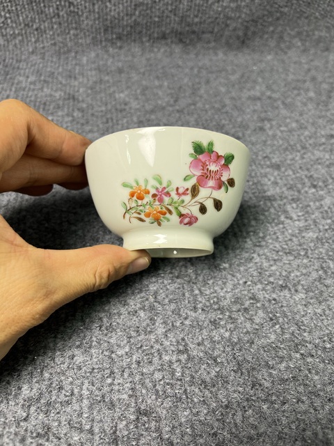 古玩陶瓷粉彩花卉紋茶圓真品鑒賞圖