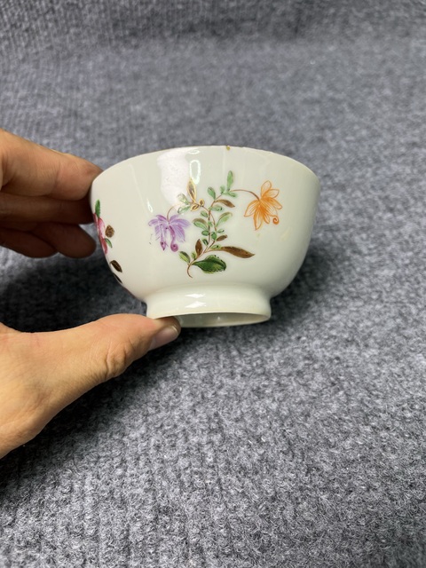 古玩陶瓷粉彩花卉紋茶圓真品鑒賞圖