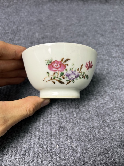 古玩陶瓷粉彩花卉紋茶圓真品鑒賞圖