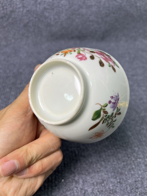 古玩陶瓷粉彩花卉紋茶圓真品鑒賞圖