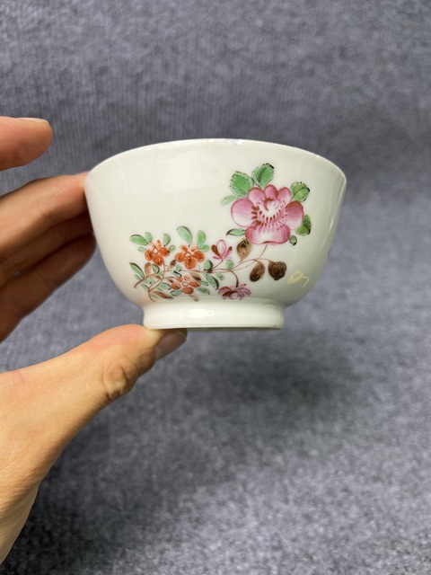 古玩陶瓷粉彩花卉紋茶圓真品鑒賞圖