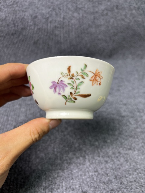 古玩陶瓷粉彩花卉紋茶圓真品鑒賞圖