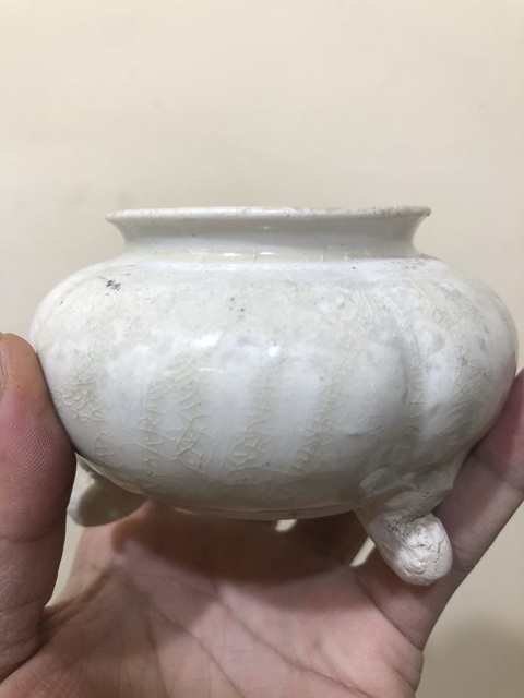 古玩陶瓷邢窯白瓷三足爐真品鑒賞圖