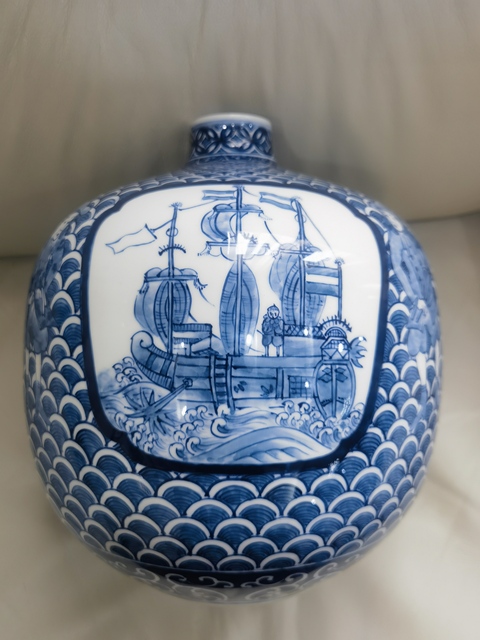 古玩陶瓷青花瓶真品鑒賞圖