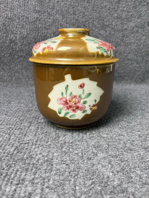 古玩陶瓷紫金釉開窗粉彩花卉紋蓋缸真品鑒賞圖