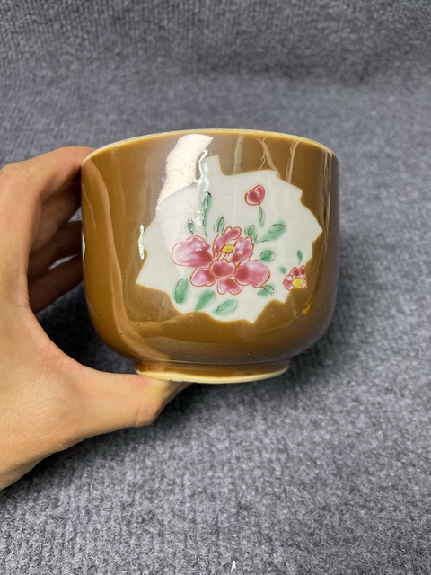 古玩陶瓷紫金釉開窗粉彩花卉紋蓋缸真品鑒賞圖