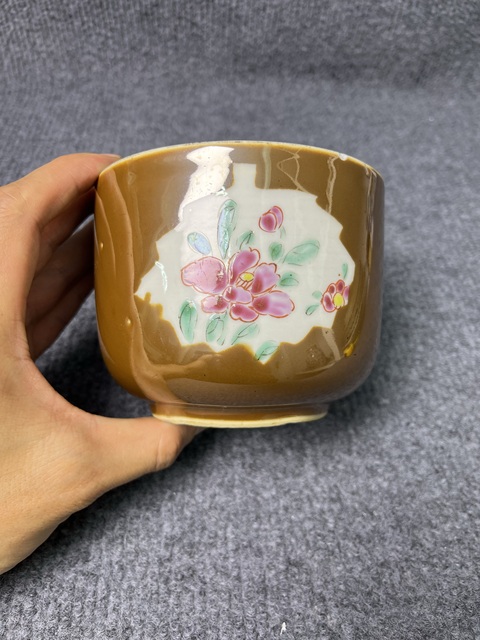 古玩陶瓷紫金釉開窗粉彩花卉紋蓋缸真品鑒賞圖