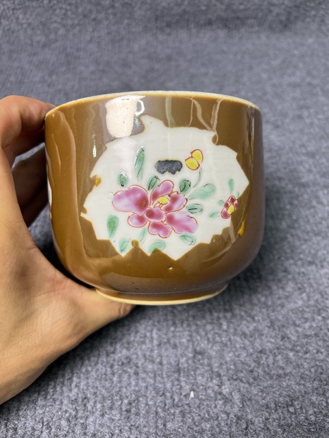 古玩陶瓷紫金釉開窗粉彩花卉紋蓋缸真品鑒賞圖