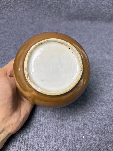 古玩陶瓷紫金釉開窗粉彩花卉紋蓋缸真品鑒賞圖