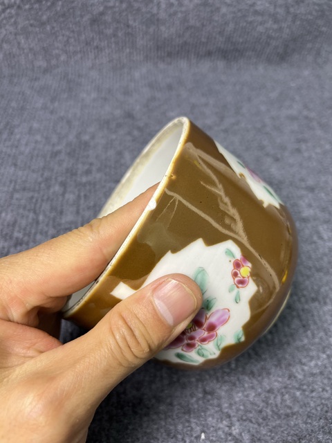 古玩陶瓷紫金釉開窗粉彩花卉紋蓋缸真品鑒賞圖