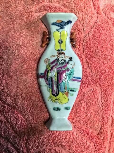 古玩陶瓷清晚期 粉彩人物紋壁瓶真品鑒賞圖