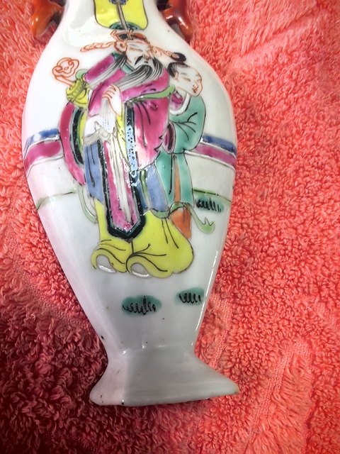 古玩陶瓷清晚期 粉彩人物紋壁瓶真品鑒賞圖