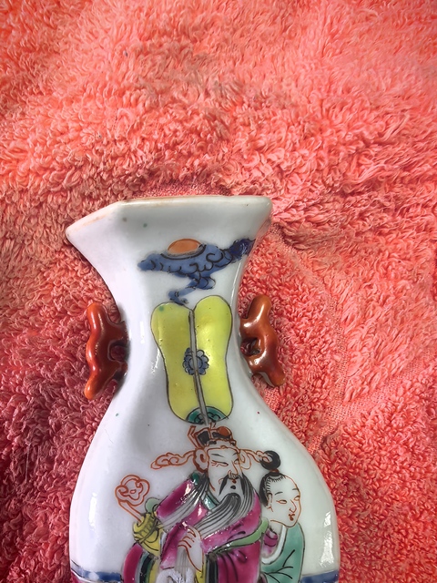 古玩陶瓷清晚期 粉彩人物紋壁瓶真品鑒賞圖