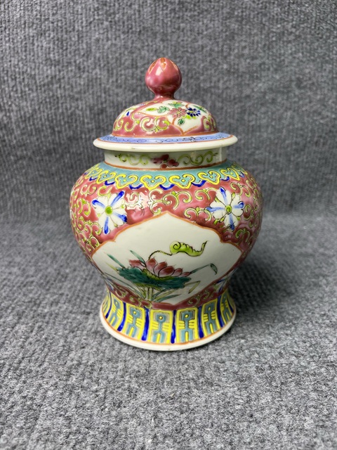 古玩陶瓷粉彩開窗花卉紋小將軍罐拍賣，當(dāng)前價格1288元