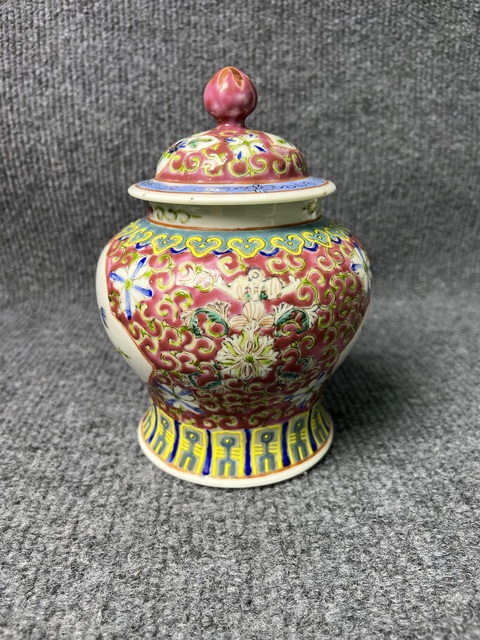 古玩陶瓷粉彩開窗花卉紋小將軍罐拍賣，當(dāng)前價格1288元