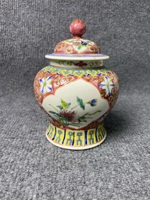 古玩陶瓷粉彩開窗花卉紋小將軍罐拍賣，當(dāng)前價格1288元