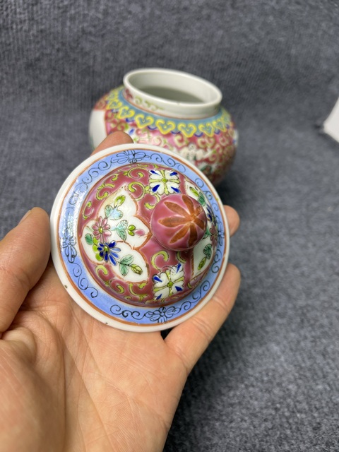 古玩陶瓷粉彩開窗花卉紋小將軍罐拍賣，當(dāng)前價格1288元