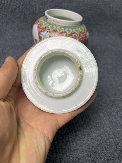 古玩陶瓷粉彩開窗花卉紋小將軍罐拍賣，當(dāng)前價格1288元