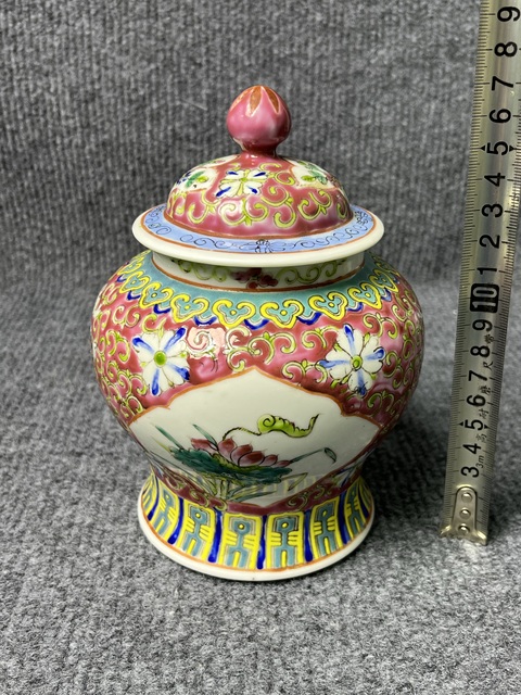 古玩陶瓷粉彩開窗花卉紋小將軍罐拍賣，當(dāng)前價格1288元