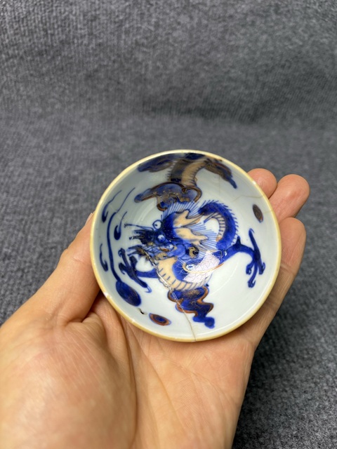 古玩陶瓷青花加彩過墻龍紋杯真品鑒賞圖