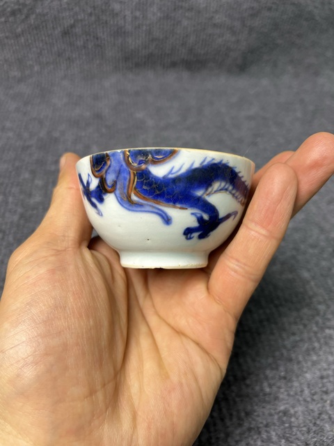 古玩陶瓷青花加彩過墻龍紋杯真品鑒賞圖