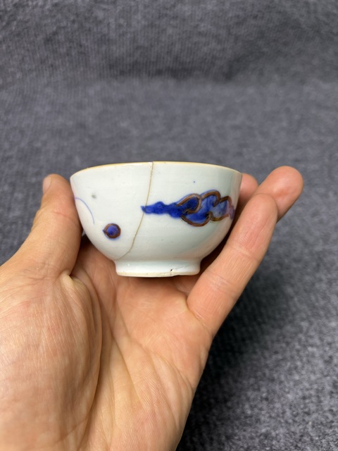 古玩陶瓷青花加彩過墻龍紋杯真品鑒賞圖