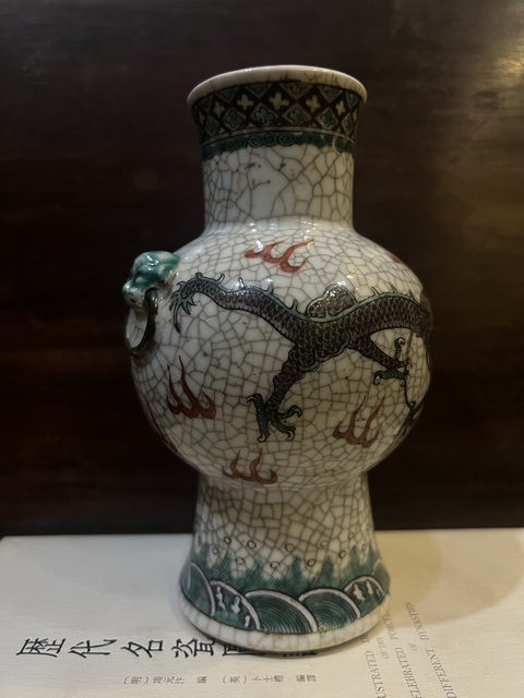 古玩陶瓷哥釉五彩龍紋獅耳瓶真品鑒賞圖