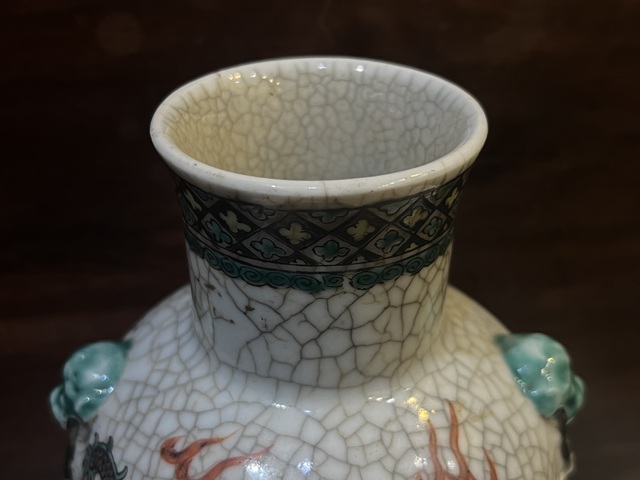 古玩陶瓷哥釉五彩龍紋獅耳瓶真品鑒賞圖