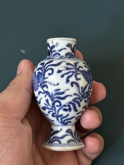 古玩陶瓷清·康熙細路花卉紋青花瓶拍賣，當前價格1300元