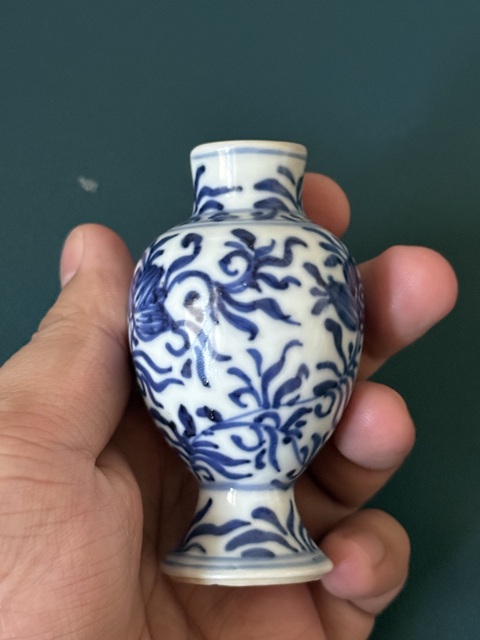 古玩陶瓷清·康熙細路花卉紋青花瓶拍賣，當前價格1300元