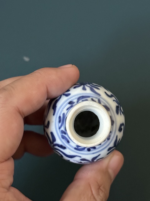 古玩陶瓷清·康熙細路花卉紋青花瓶拍賣，當前價格1300元