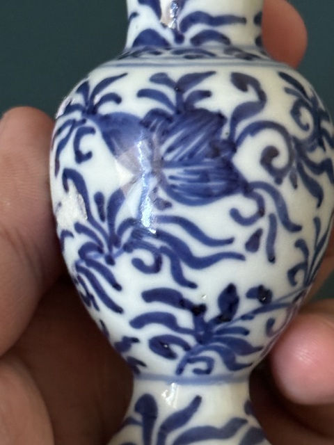 古玩陶瓷清·康熙細路花卉紋青花瓶拍賣，當前價格1300元