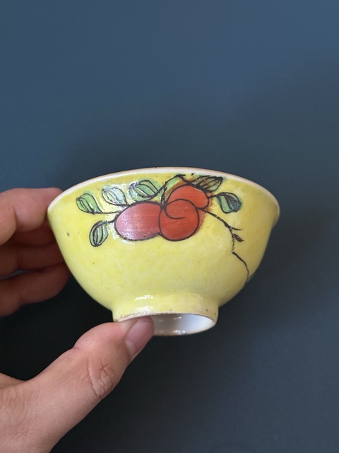 古玩陶瓷清·乾嘉黃釉地花卉紋粉彩杯拍賣，當前價格1400元