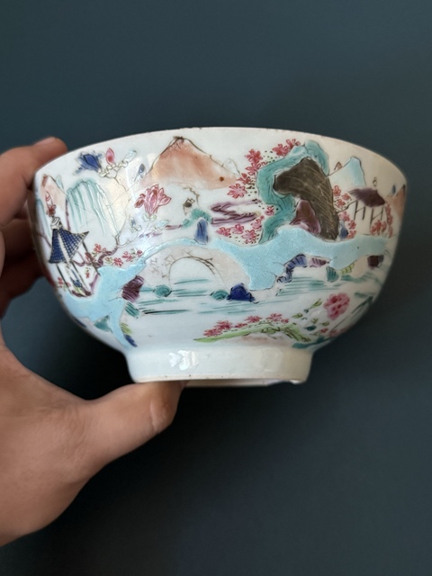 古玩陶瓷山水紋粉彩碗真品鑒賞圖