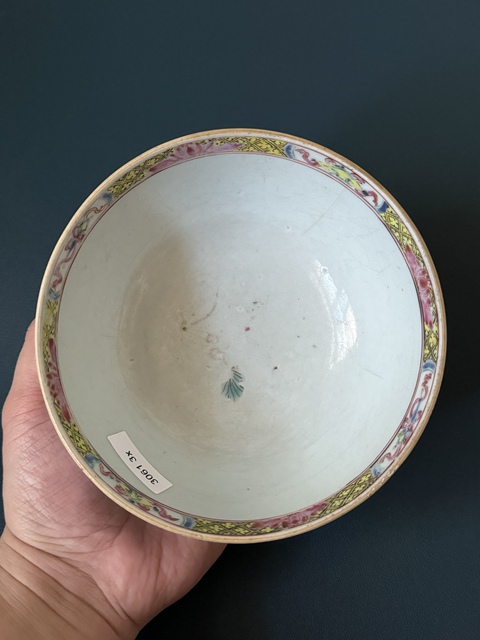 古玩陶瓷山水紋粉彩碗真品鑒賞圖