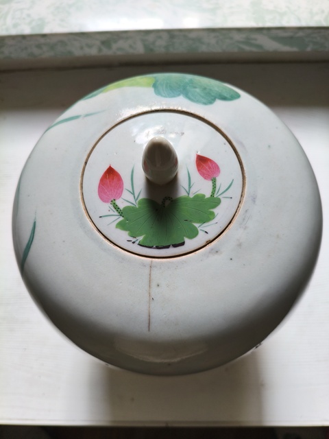 古玩陶瓷晚清粉彩荷花冬瓜罐拍賣，當前價格0元