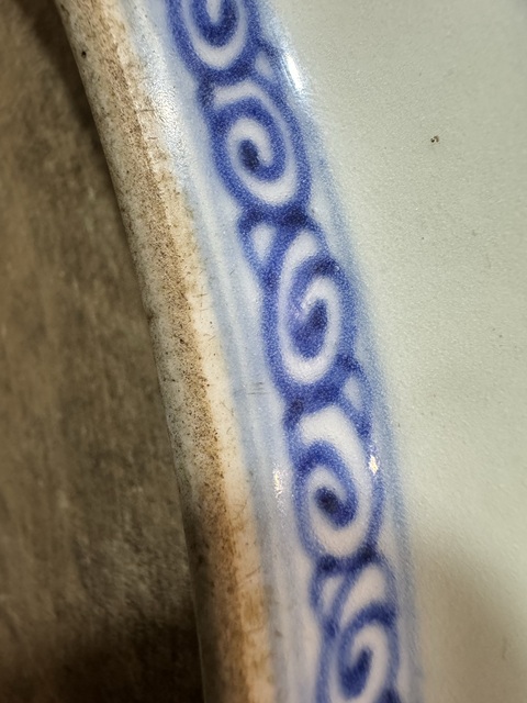 古玩陶瓷青花纏枝蓮紋盤真品鑒賞圖