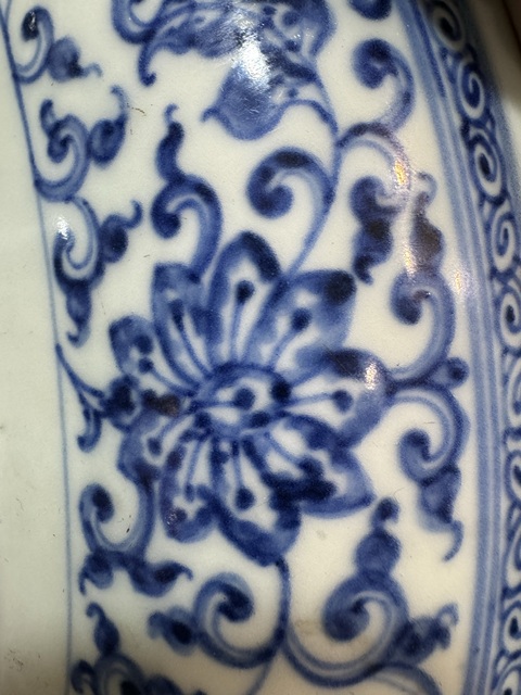 古玩陶瓷青花纏枝蓮紋盤真品鑒賞圖