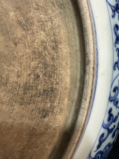 古玩陶瓷青花纏枝蓮紋盤真品鑒賞圖