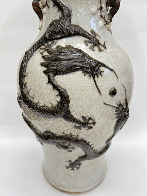 古玩陶瓷清晚期 哥釉鐵銹花龍紋大瓶真品鑒賞圖