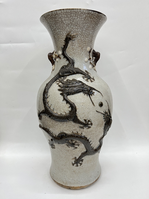 古玩陶瓷清晚期 哥釉鐵銹花龍紋大瓶真品鑒賞圖