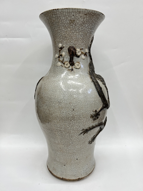 古玩陶瓷清晚期 哥釉鐵銹花龍紋大瓶真品鑒賞圖