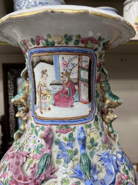 古玩陶瓷粉彩人物故事紋花口瓶真品鑒賞圖