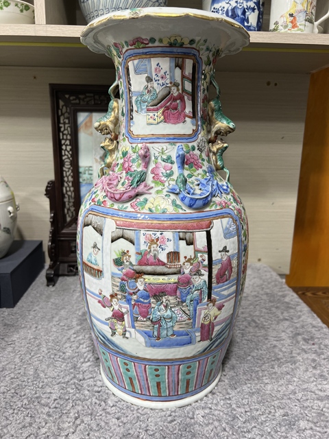 古玩陶瓷粉彩人物故事紋花口瓶真品鑒賞圖