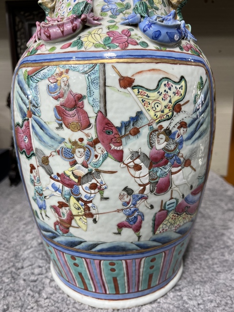 古玩陶瓷粉彩人物故事紋花口瓶真品鑒賞圖