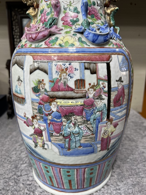 古玩陶瓷粉彩人物故事紋花口瓶真品鑒賞圖