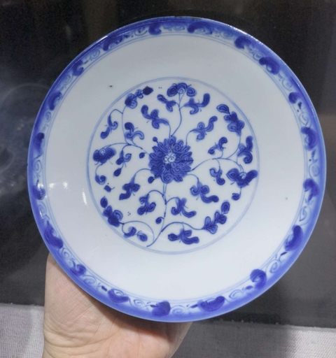 古玩陶瓷青花纏枝花卉紋盤真品鑒賞圖