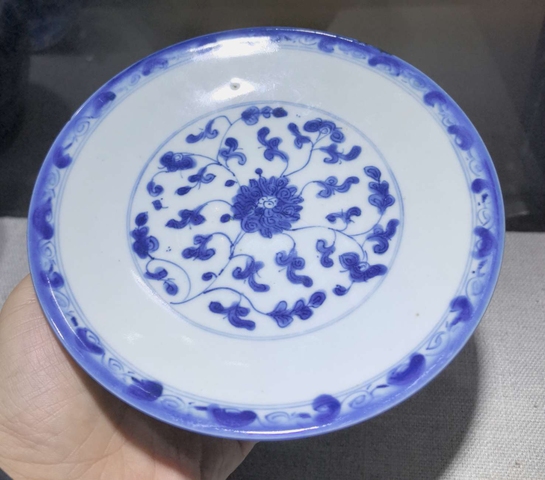 古玩陶瓷青花纏枝花卉紋盤真品鑒賞圖