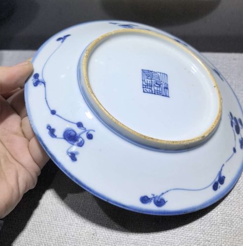 古玩陶瓷青花纏枝花卉紋盤真品鑒賞圖